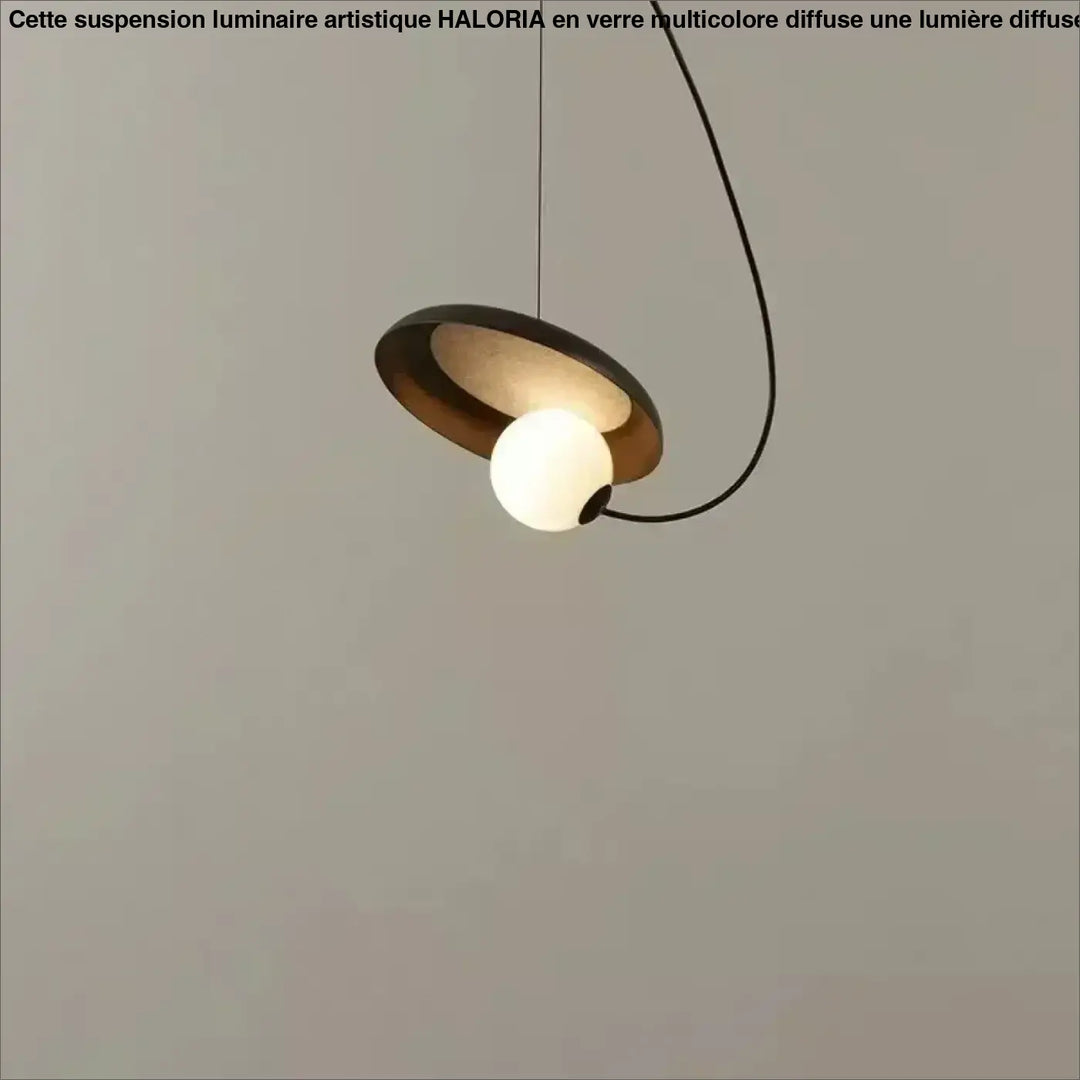 Suspension design moderne avec abat-jour rond et boule lumineuse

