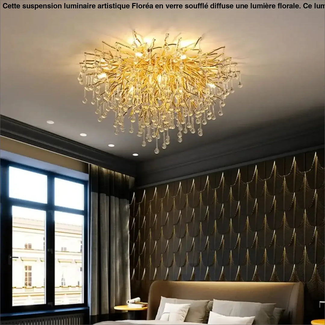 Plafonnier raffiné ramora avec branchages dorés et cristaux suspendus en forme de goutte élégante