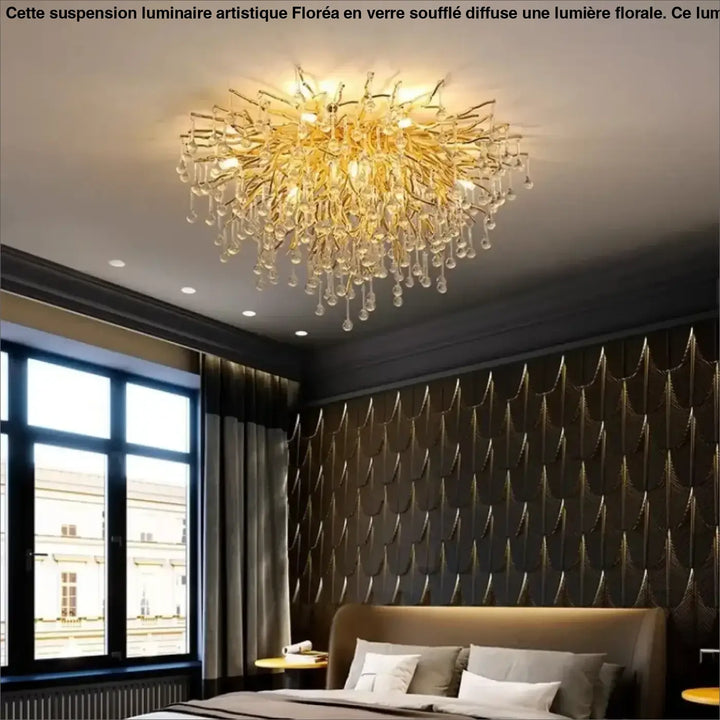 Luminaire plafonnier ramora avec branchages dorés et cristaux suspendus pour un plafonnier raffiné