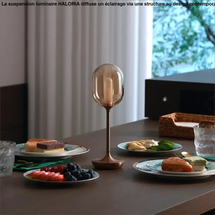 Lampe de chevet candle en verre moderne ambre avec base en laiton offrant une lumière douce pour une ambiance chaleureuse