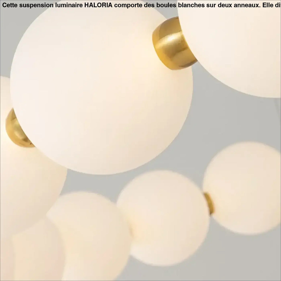 Suspension Luminaire Avec Des Boules Blanches Sur Deux Anneaux