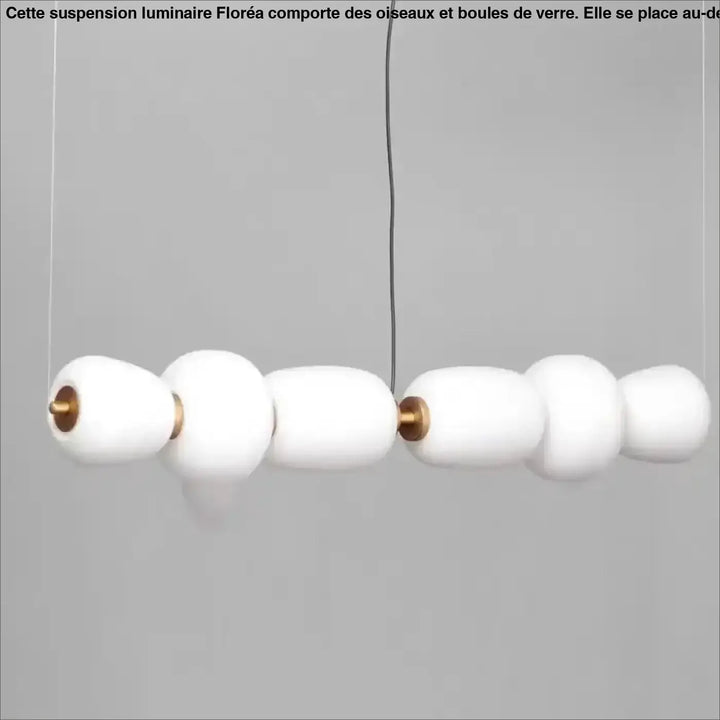 Suspension luminaire avec boules en verre et support en laiton chic