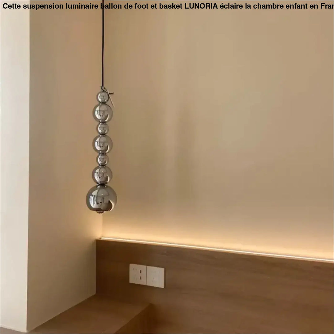 Suspension luminaire au style moderne en forme de totem vertical

