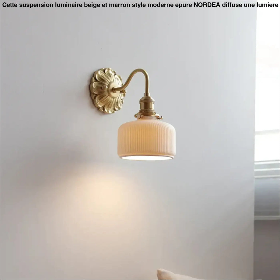 Antique luminaire beige suspension avec applique murale en laiton marron style moderne et globe en verre crème côtelé