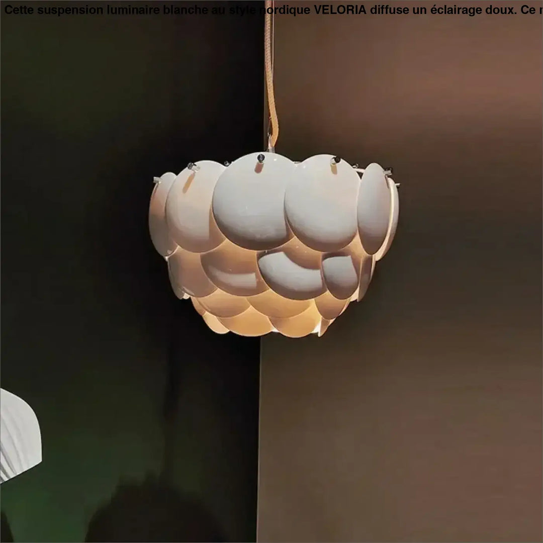 Suspension luminaire moderne en verre blanc sculpté élégant