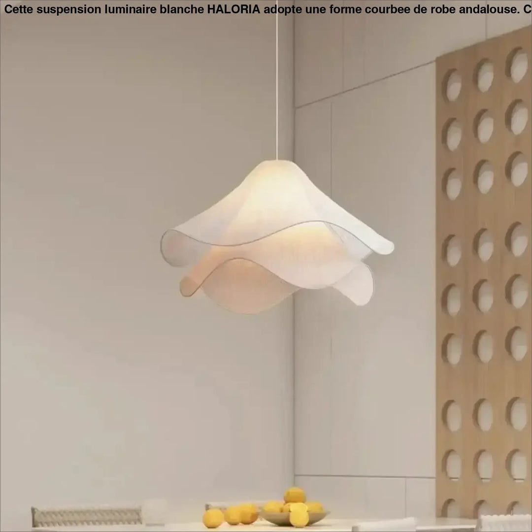 Suspension Luminaire Blanche Courbée Comme Une Robe Andalouse