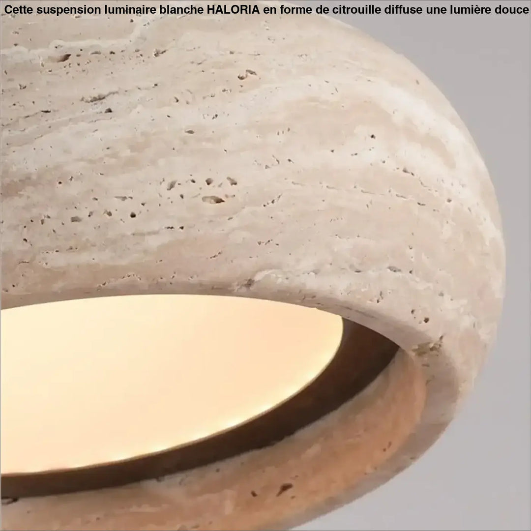 Suspension luminaire blanche en pierre crème avec courbe organique et texture naturelle by haloria
