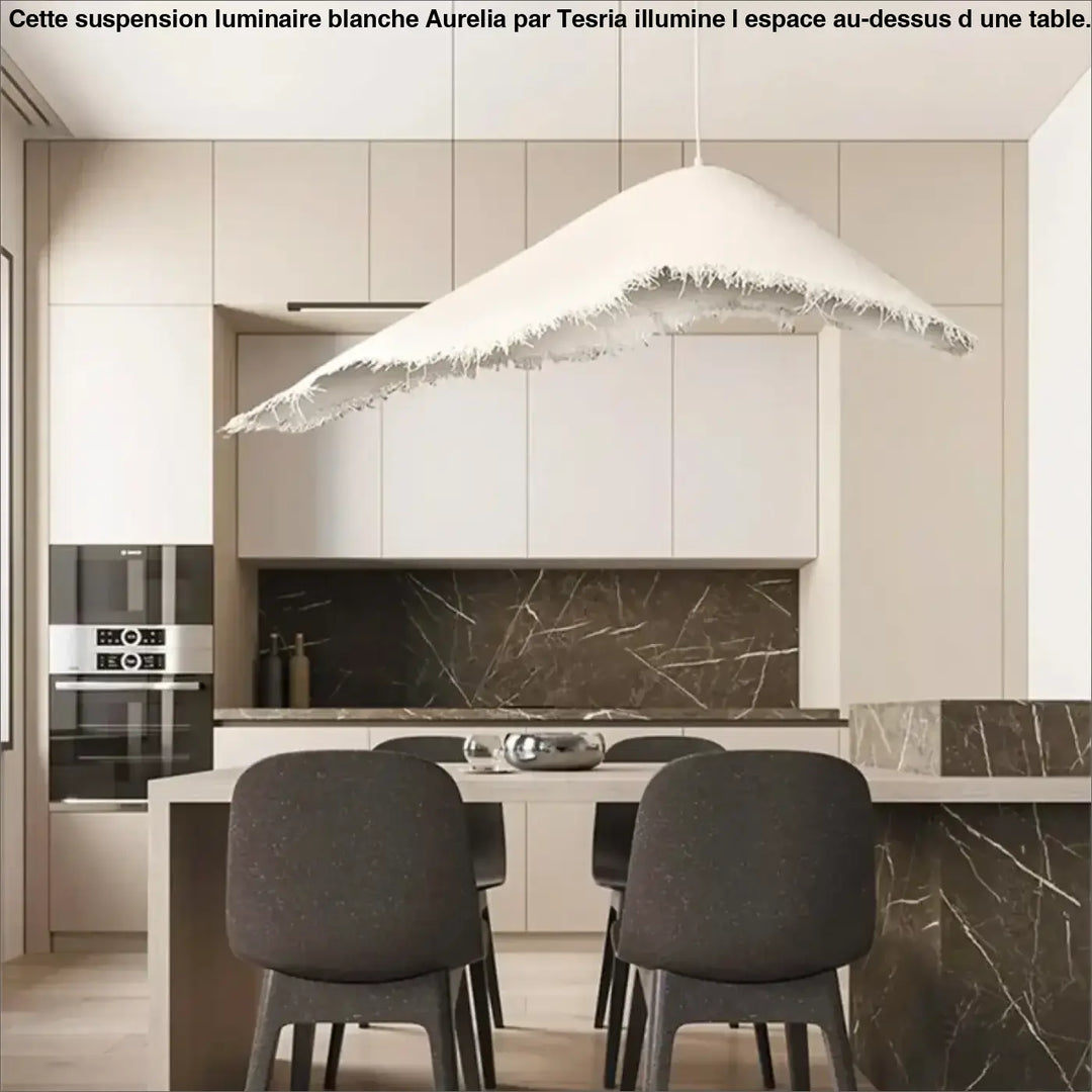 Suspension luminaire blanche haut de gamme au design original

