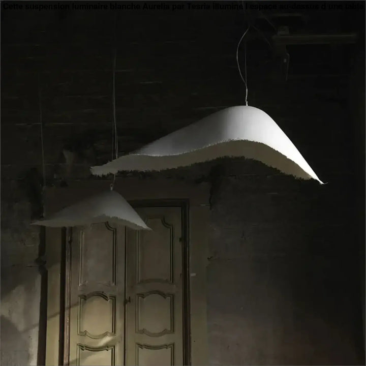 Suspension luminaire blanche haut de gamme au design original

