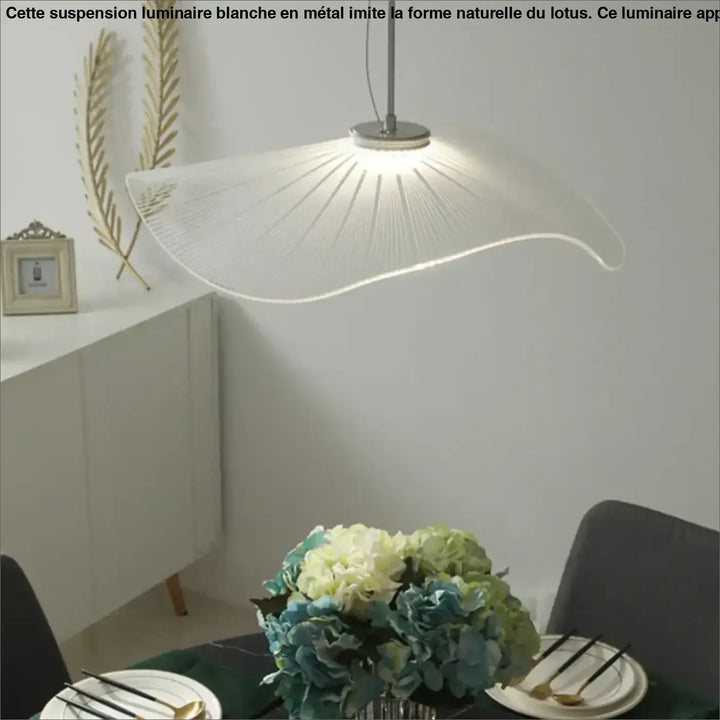 Suspension luminaire blanche inspirée de la feuille de lotus

