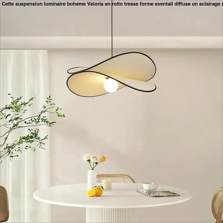 Suspension luminaire boheme en rotin tresse forme eventail avec abat-jour en tissu crème et structure métal noir veloria