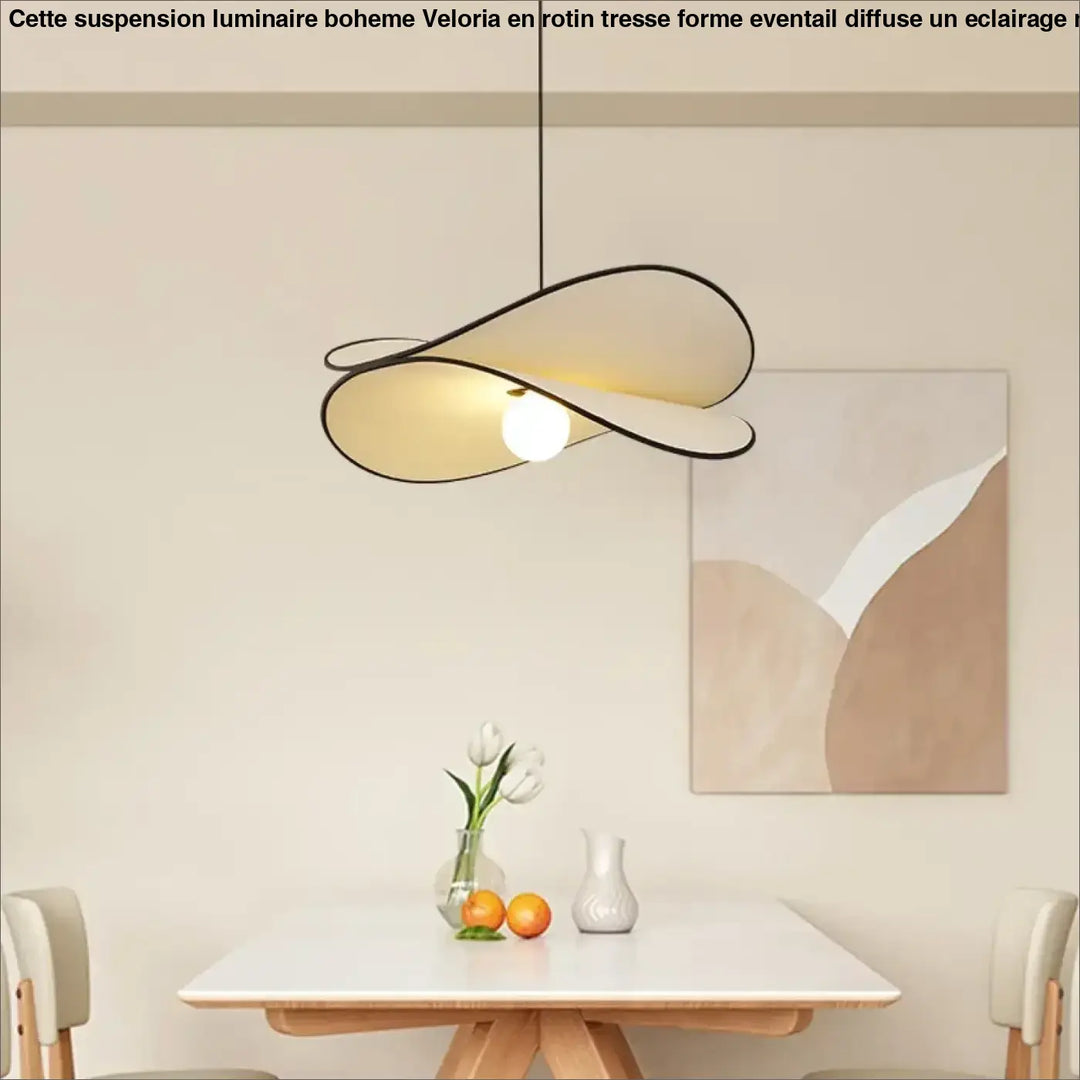 Suspension luminaire boheme en rotin tresse forme eventail avec design torsadé en tissu crème et cadre métal noir veloria