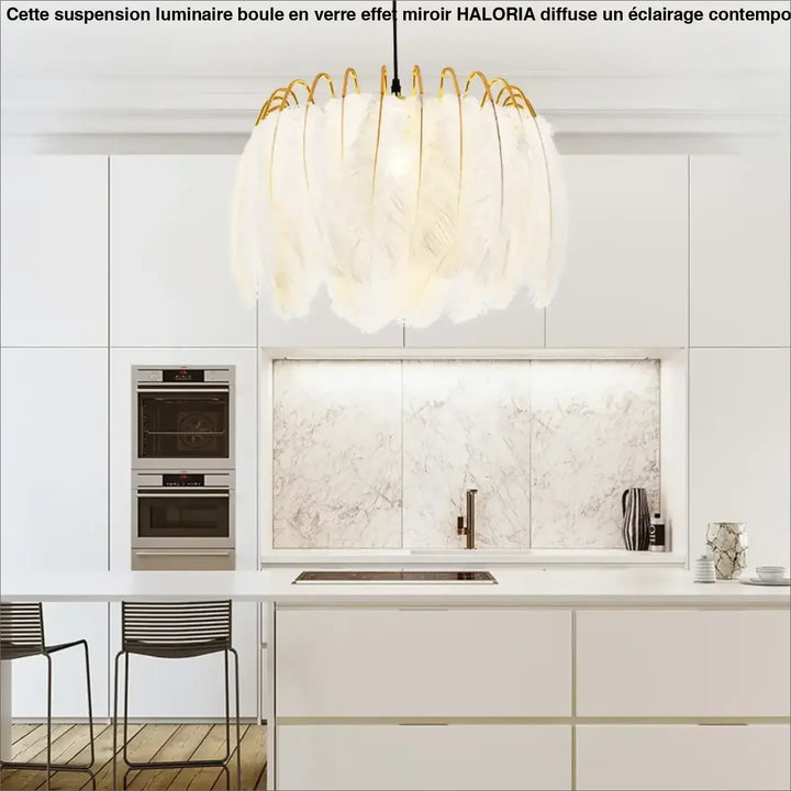 Suspension blanche à plumes style art déco élégance