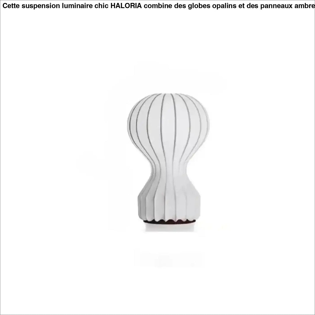 Lampe de table lannda blanche nervurée avec design moderne et rayures verticales grises subtiles