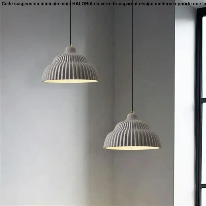 Suspension luminaire lunami avec deux suspensions grises en béton côtelé diffusant une lumière chaude