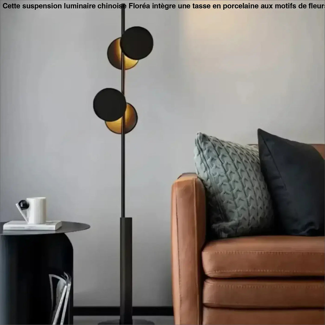 Lampadaire contemporain noir et doré au style chic et raffiné