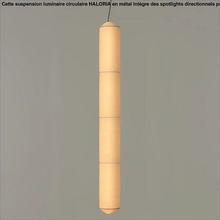 Suspension luminaire cylindrique en papier segmenté blanc offrant une lumière douce au-dessus d’une table