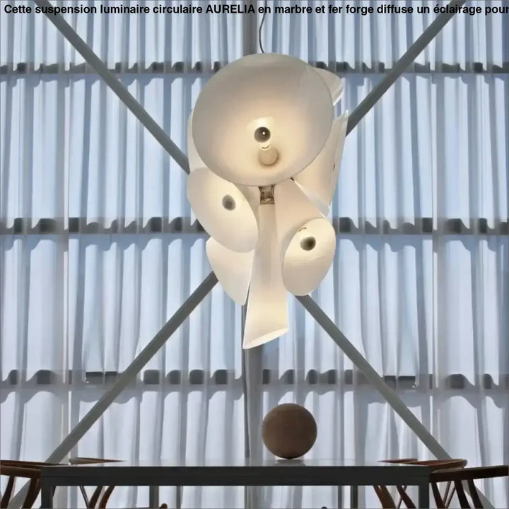 Suspension luminaire artistique en verre blanc effet fleur opalin