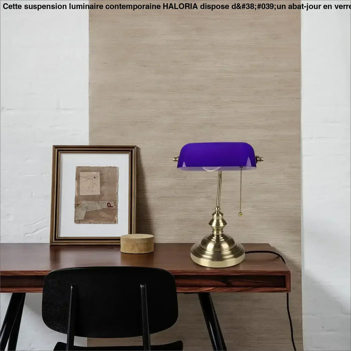 Lampe de table rétro chic en laiton avec abat-jour en verre violet vibrant modèle bankia
