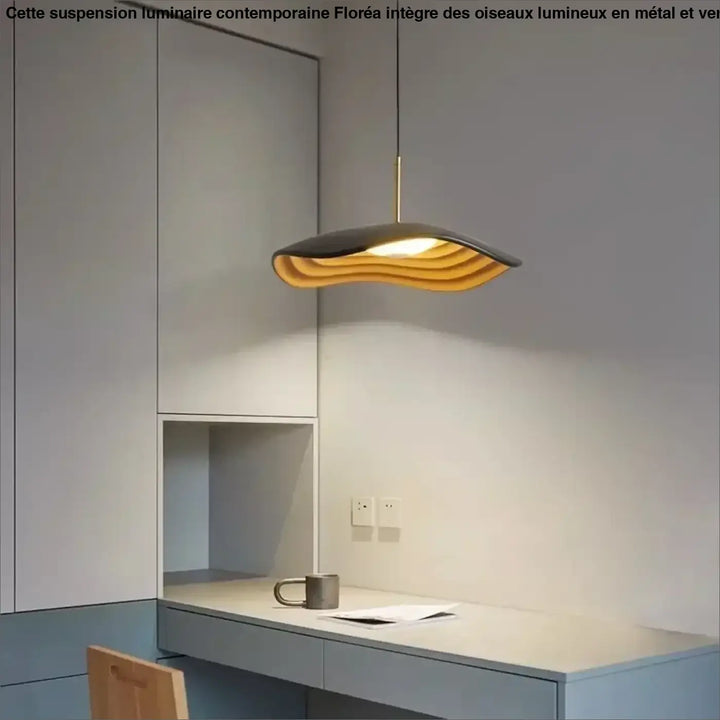 Suspension luminaire contemporaine floréa avec design ondulé en couches aux tons ambre chaud et gris foncé