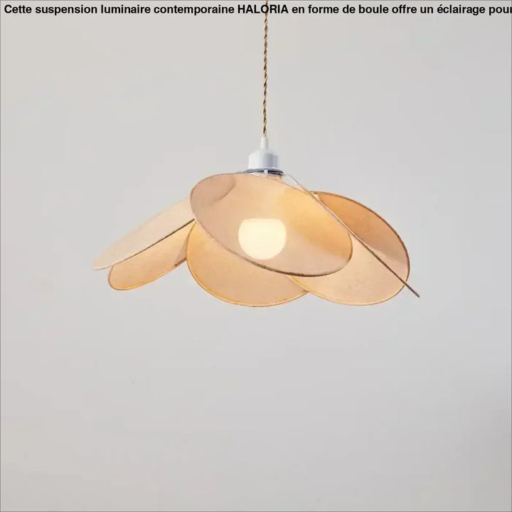 Suspension luminaire bloomy en verre délicat couleur pêche avec design doux en forme de pétale