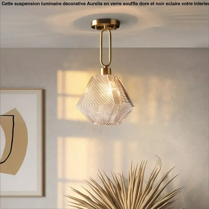 Suspension luminaire eclat en verre texturé hexagonal clair avec fixation en métal finition laiton et design élégant