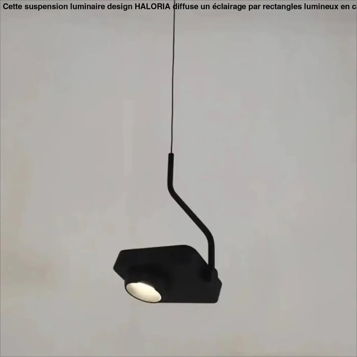 Suspension luminaire quadra noir minimaliste avec bras courbé et design angulaire pour une lumière ciblée optimale