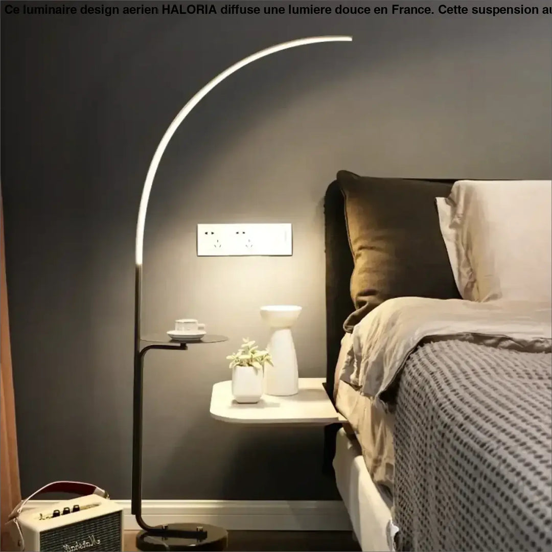 Lampadaire minimaliste en métal avec tablette au design épuré