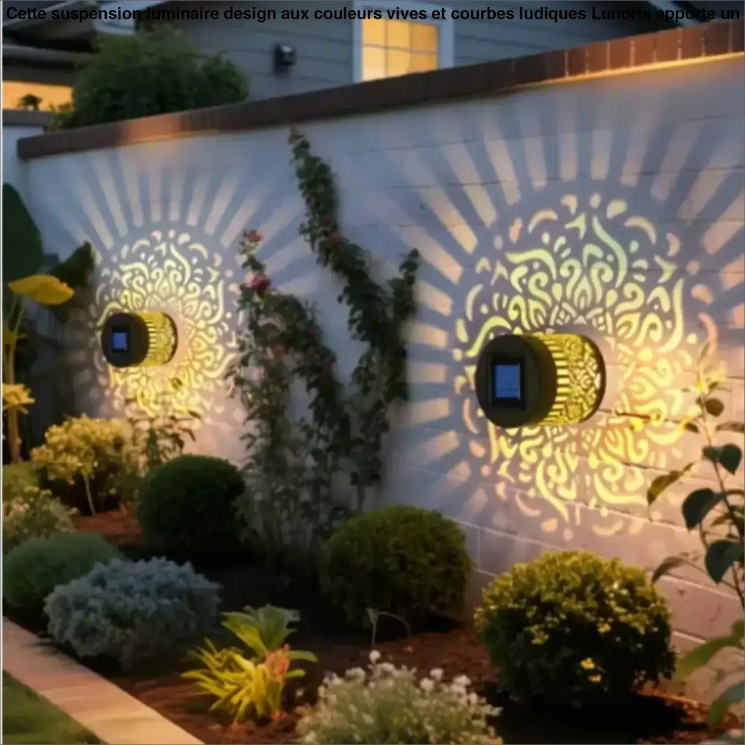 Luminaire extérieur qualih lampe murale solaire dorée avec motif complexe et accents noirs en design cylindrique