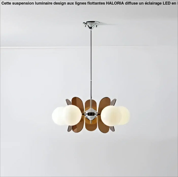Suspension luminaire melios chic avec finition chrome, cinq globes en verre dépoli chaud et accents en bois en forme de feuille