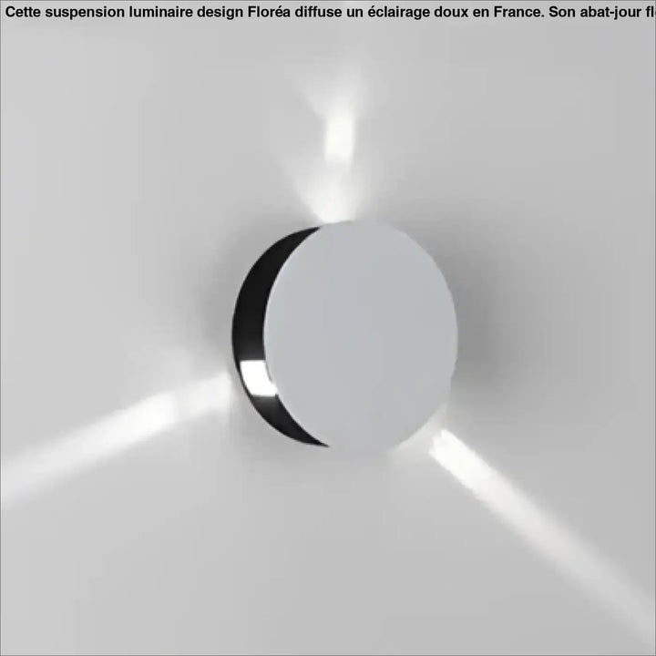 Applique murale contemporaine xelio en chrome avec design circulaire et trois faisceaux lumineux rayonnants