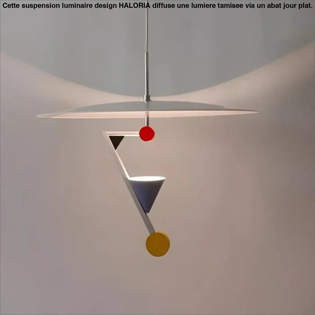 Suspension luminaire liora avec forme colorée circulaire et triangulaire en métal argenté design géométrique moderne