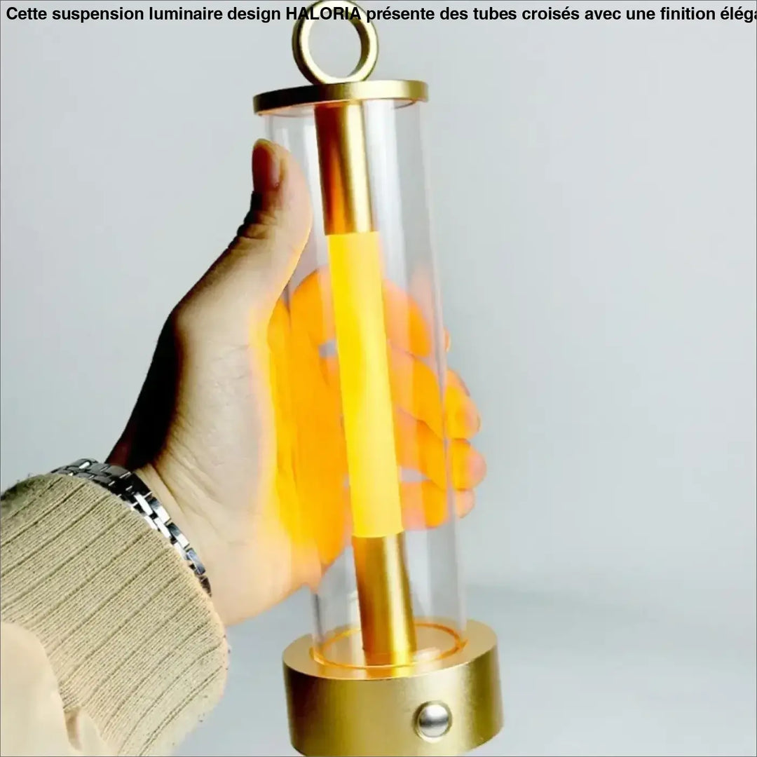 Lampe de table tiber avec tube lumineux jaune, finition élégante en métal doré, design transparent pour table moderne