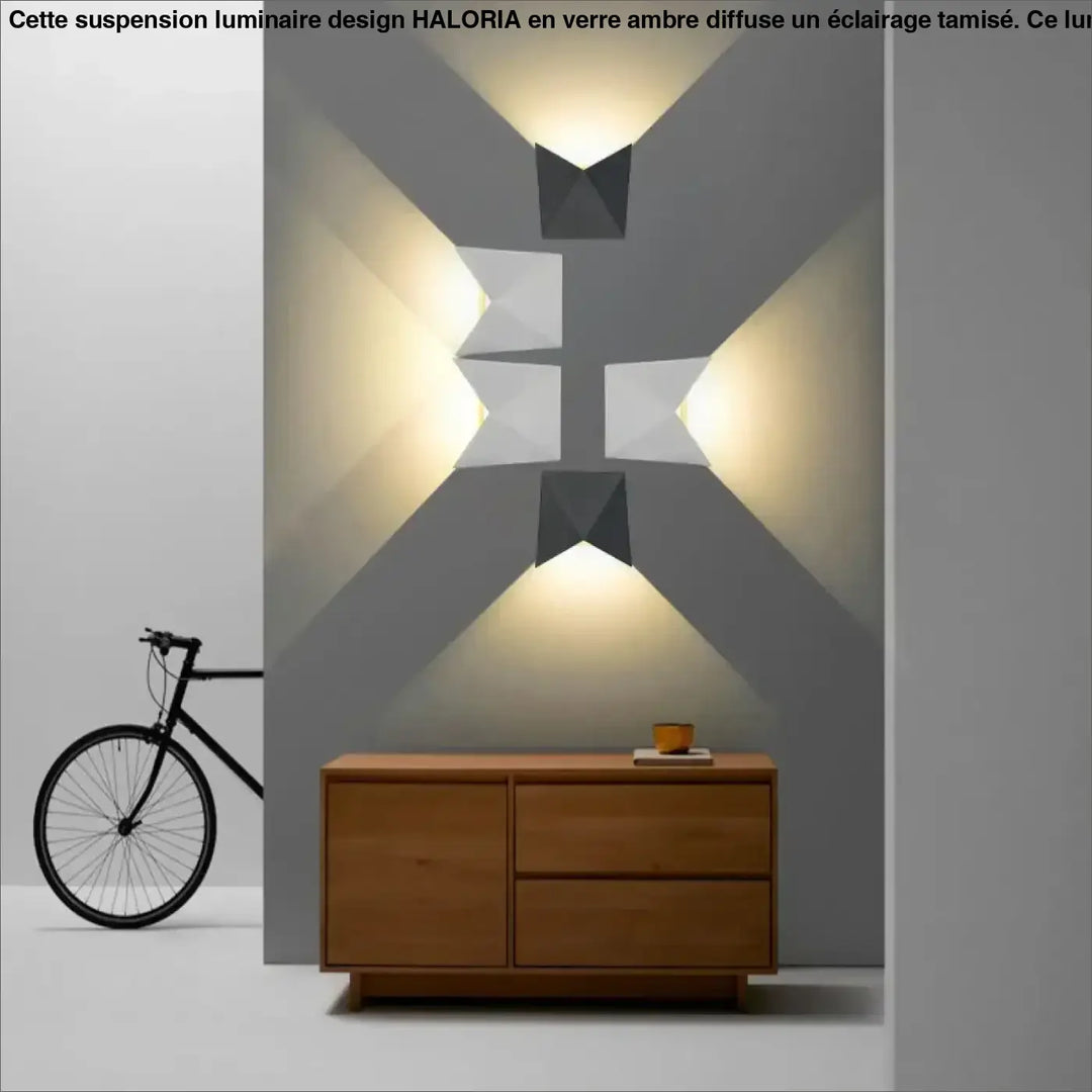 Applique murale moderne origami avec panneaux angulaires facettés en noir mat et blanc pour murale moderne