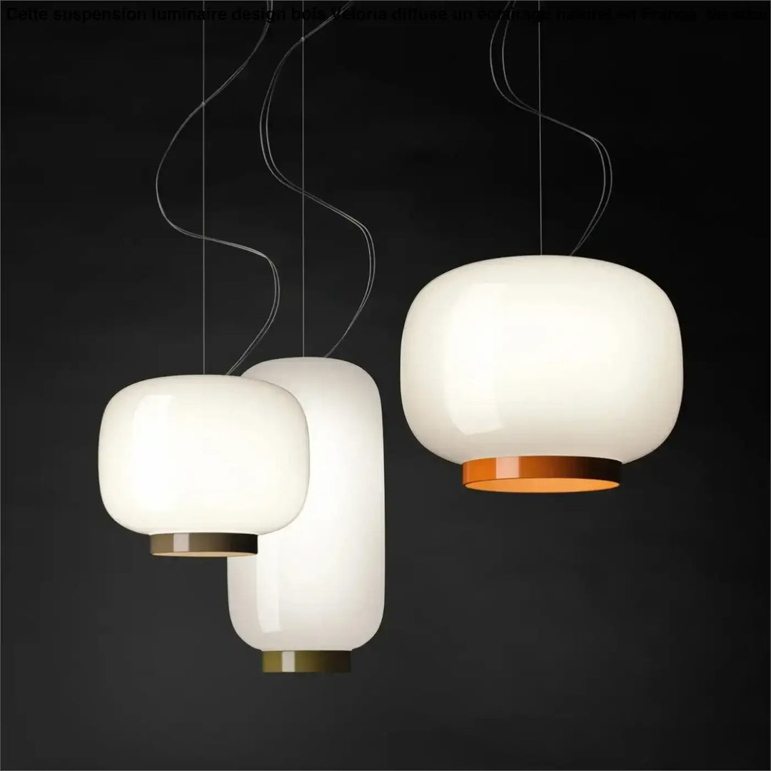 Trois suspensions luminaire design bois avec abat-jours en verre blanc dépoli et fils métalliques incurvés élégants veloria