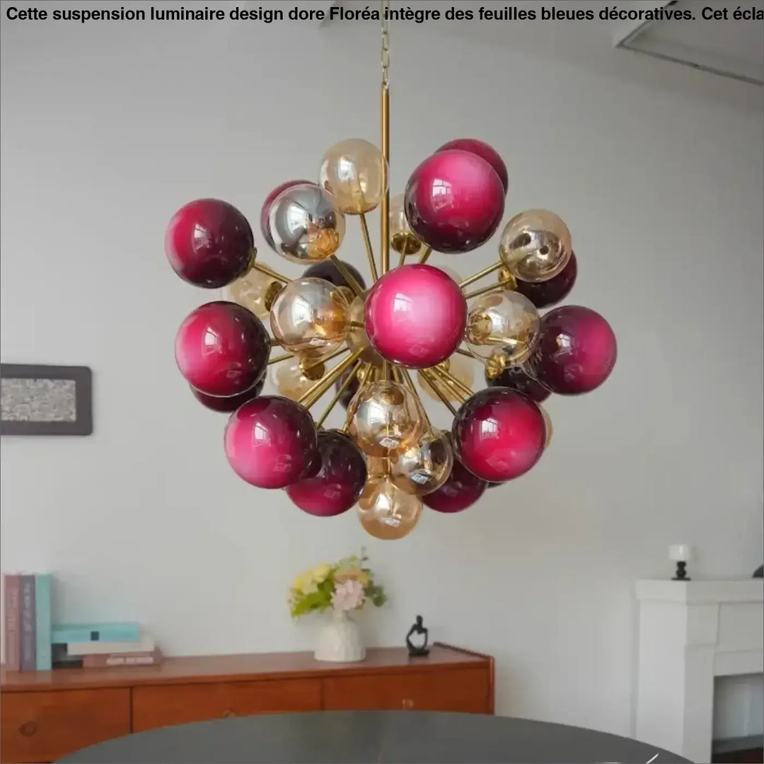 Suspension luminaire vintage sambia avec orbes en verre magenta et or brillant sur cadre en laiton sphérique
