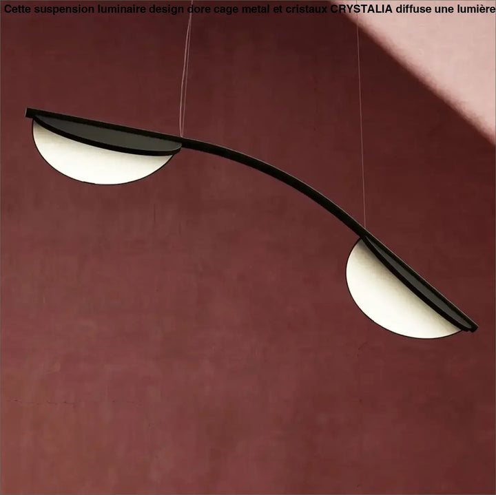 Luminaire design dore suspension avec cage metal et cristaux en noir et blanc au design minimaliste et courbe