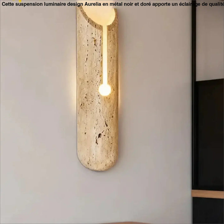 Luminaire design elegant en metal noir et dore avec fini pierre beige texturée et lumière chaude suspendue au mur