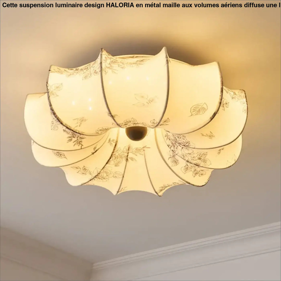 Luminaire plafonnier sorelia avec design en pétales crème et motifs floraux dorés délicats pour éclairement chaleureux