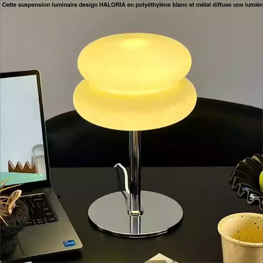 Lampe à poser scandih avec pied chromé apporte une lumière chaude jaune et design moderne à deux niveaux