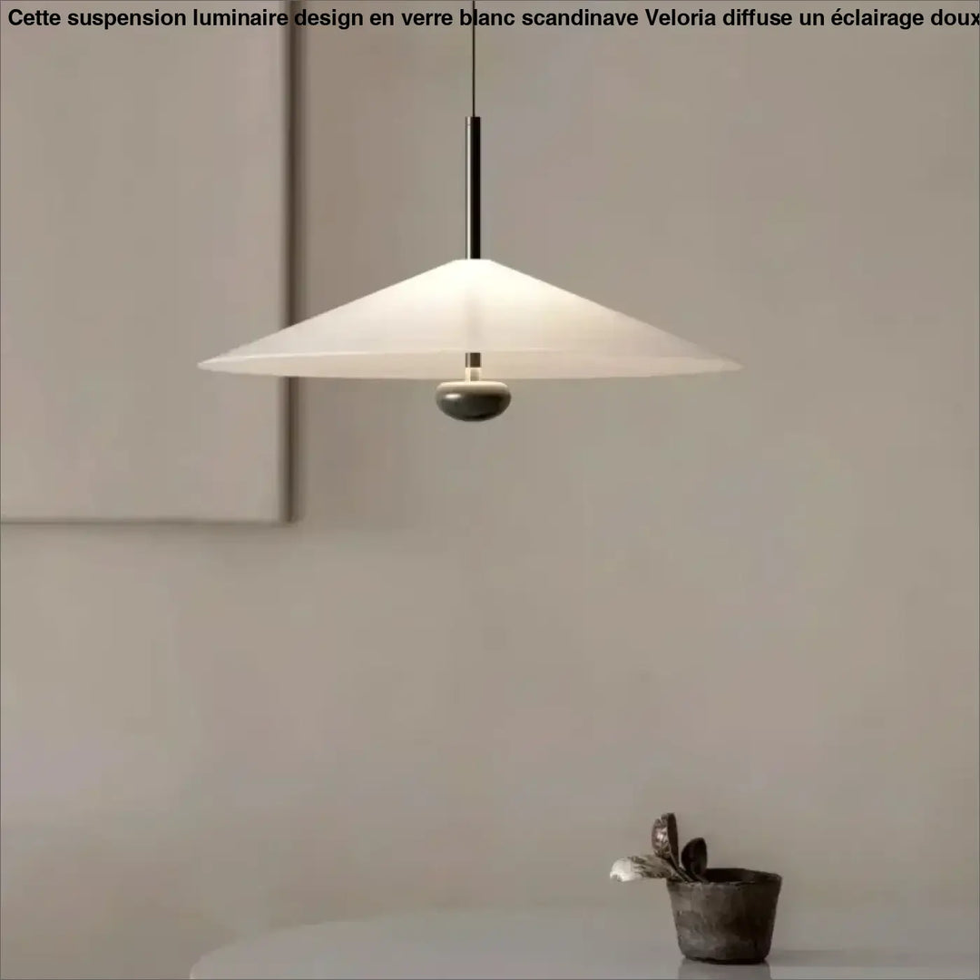 Suspension luminaire en verre blanc design épuré et moderne