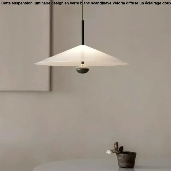 Suspension luminaire en verre blanc design épuré et moderne