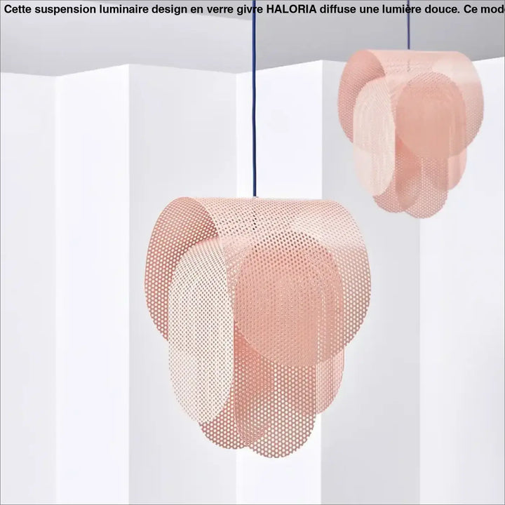 Suspension luminaire rose effet grillage au style original