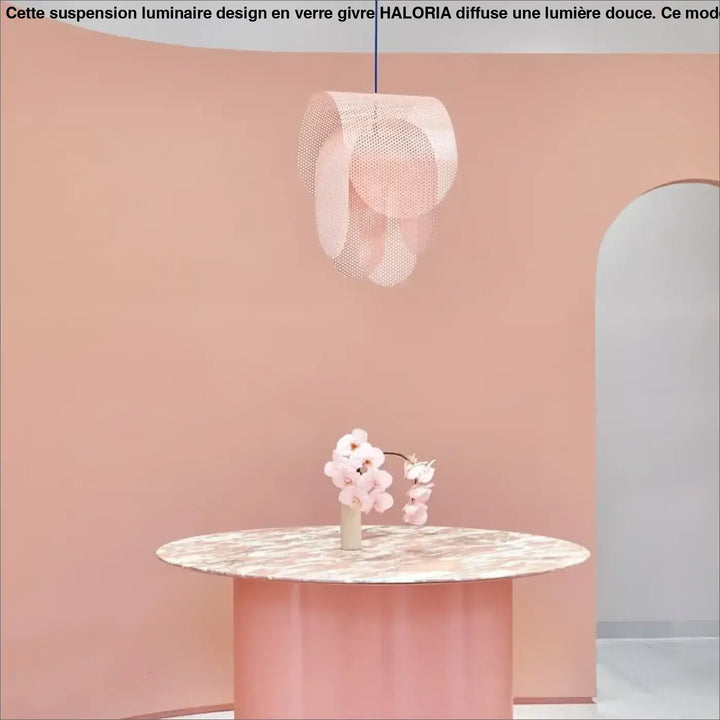 Suspension luminaire rose effet grillage au style original