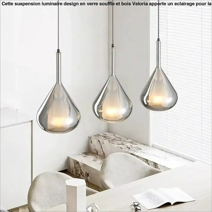Suspension luminaire pirula avec trois abat-jours en verre argenté métallisé teardrop blanc chaud ou blanc froid idéale pour petits mètres carrés