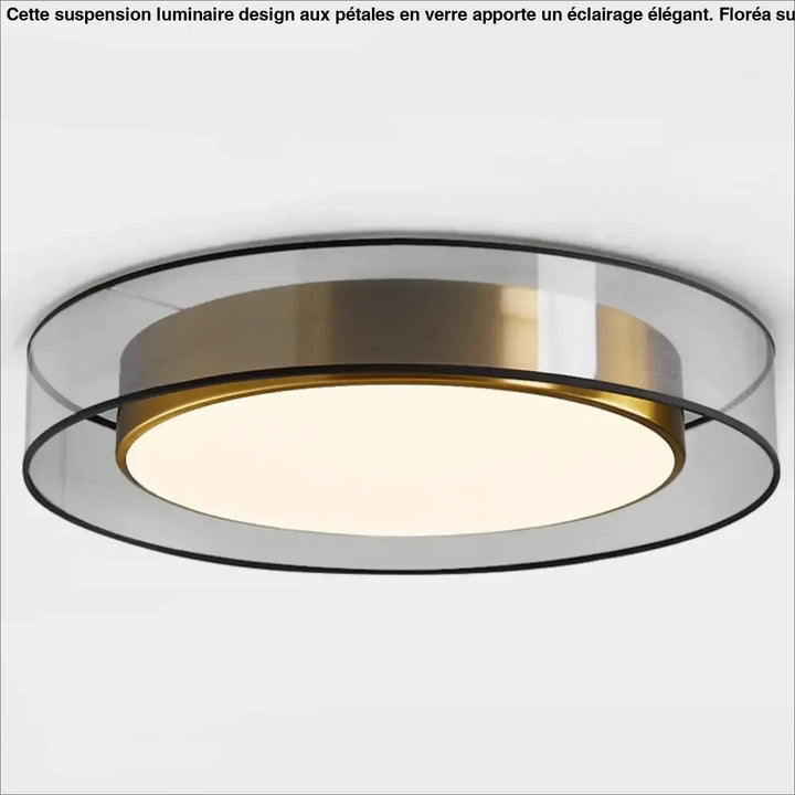 Luminaire plafonnier vadim avec anneau central or brossé, anneaux extérieurs en verre transparent et diffuseur blanc chaud éclairé