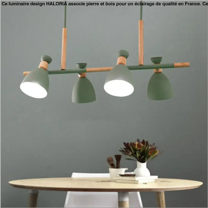 Suspension luminaire design moderne en pierre et bois avec trois têtes réglables vertes pour éclairer au-dessus d’une table ou d’un coin salon