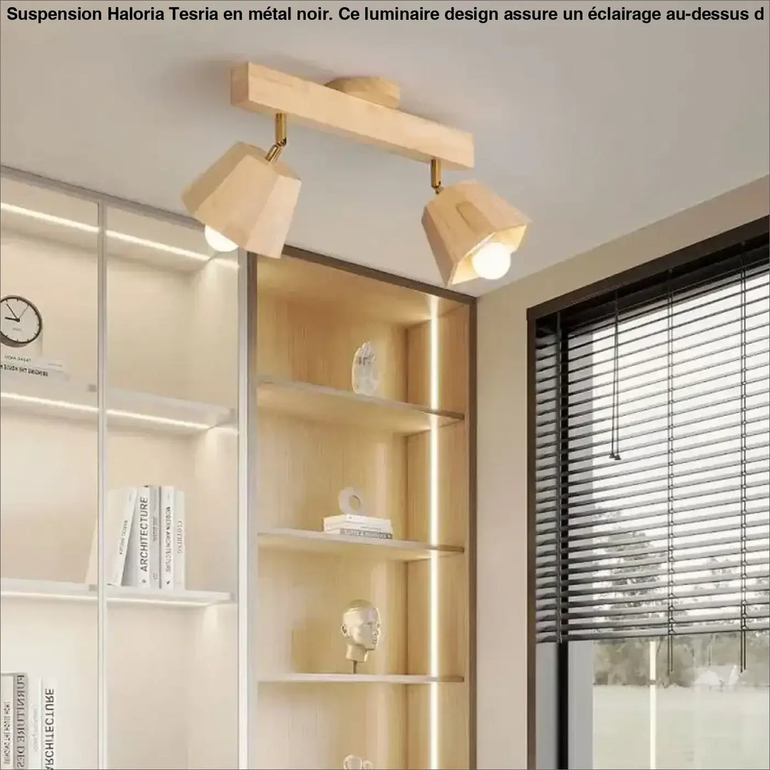 Luminaire design moderne noir en metal au-dessus d’une table avec deux abat-jours hexagonaux ajustables en bois clair