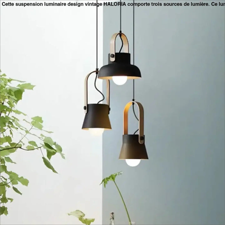 Suspension luminaire design vintage à trois éclairages haloria avec abat-jours noirs mats et poignées bois clair