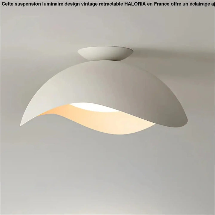Suspension luminaire design vintage haloria en blanc avec dôme courbé et lumière ambiante chaude élégante et moderne